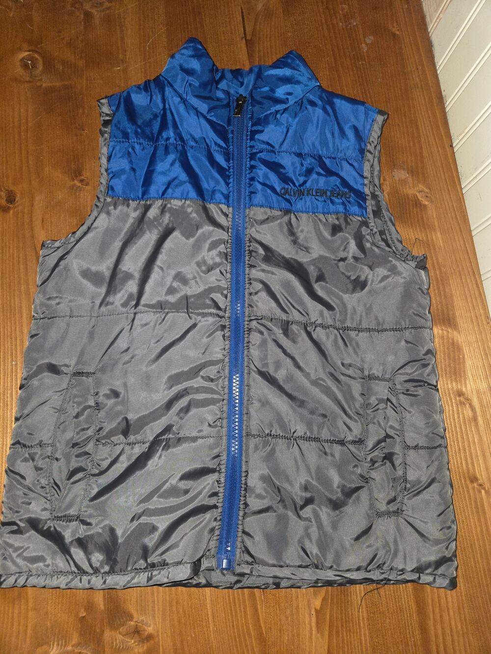 Calvin Klein Jeans Boys Puffer Vest Blue Gray Size 6 Excellent Condition.